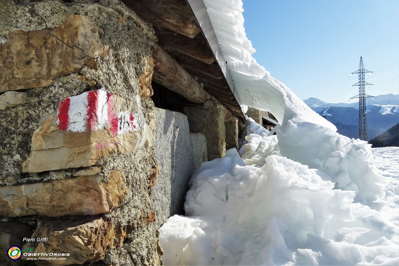 16 La Casera si scrolla di dosso la tanta neve caduta.JPG -                                